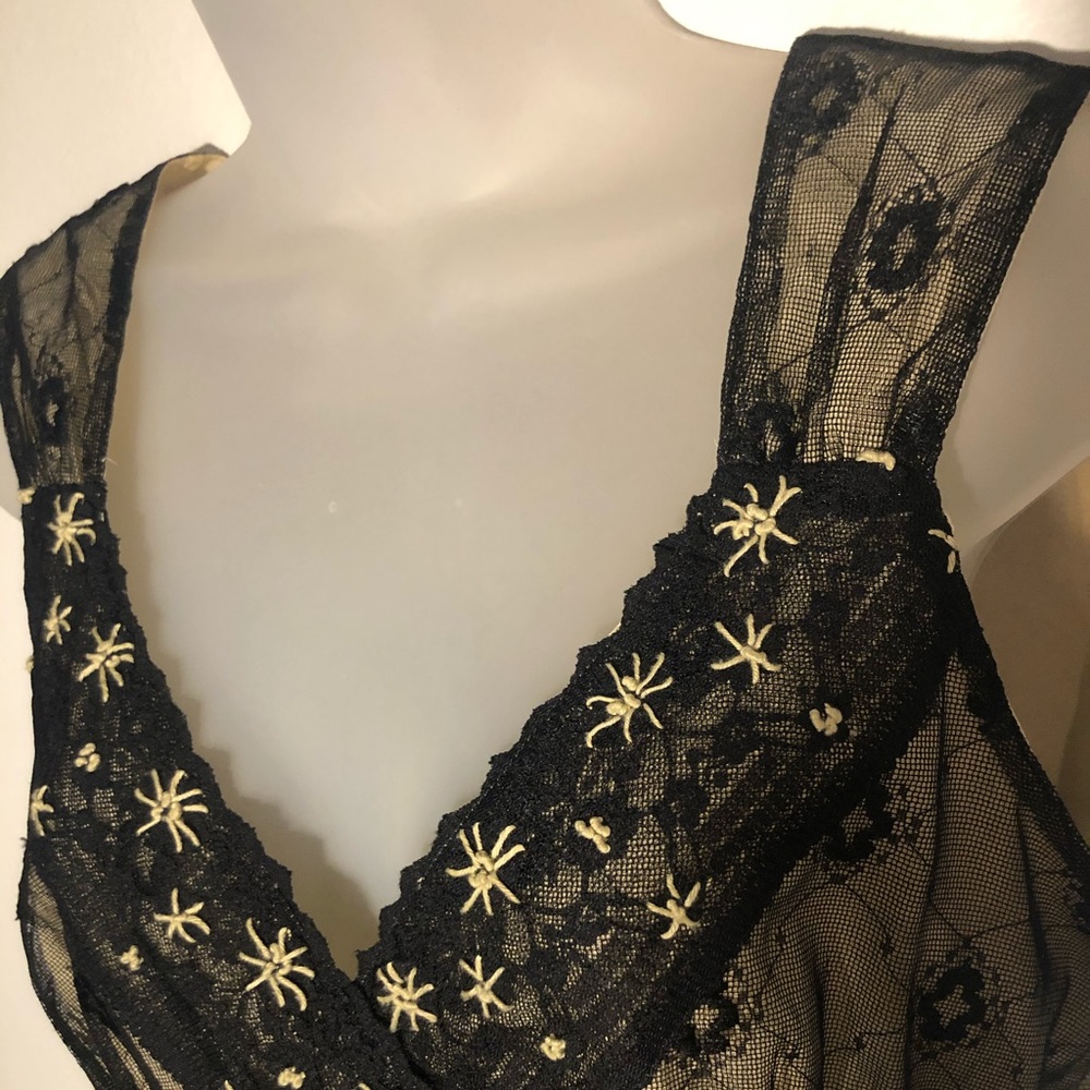 Black/tan layered sleeveless top.